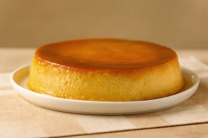 Postre leche asada con caramelo dorado y cremoso